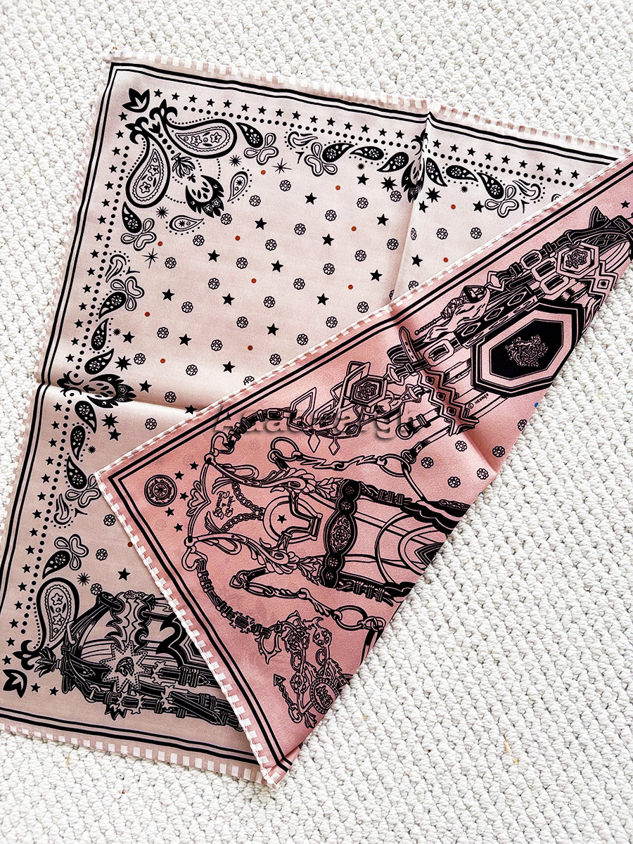 Double Faced Print Small Silk  – Luxury Bags Hong Kong recenzja i cena