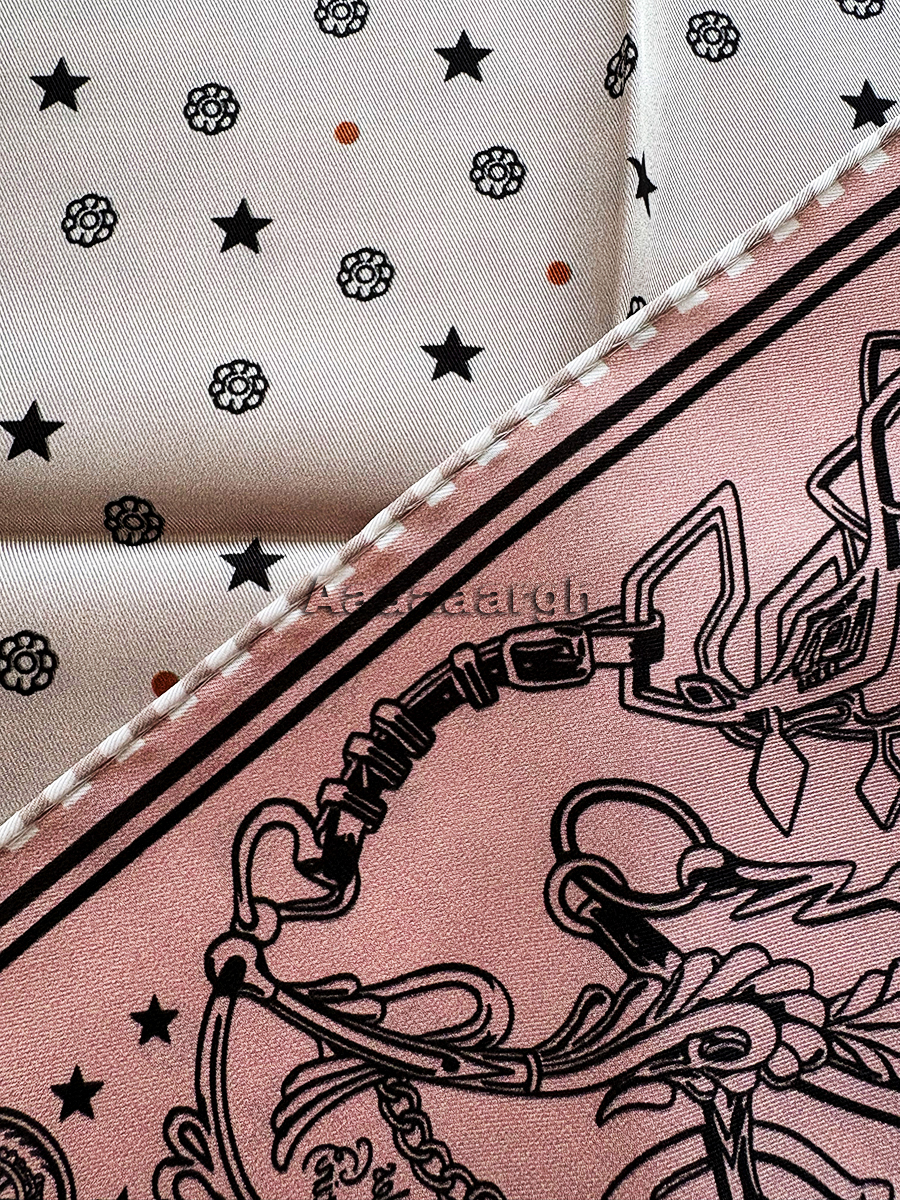 Double Faced Print Small Silk  – Luxury Bags Hong Kong recenzja i cena