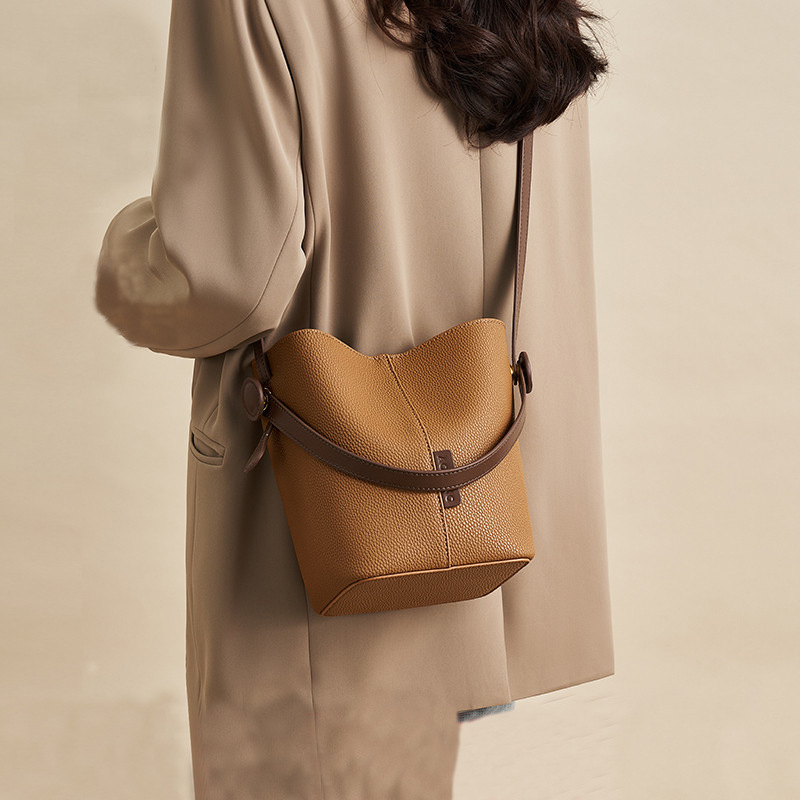 Classic Women's Water Bucket H – Luxury Bags Levels recenzja i cena